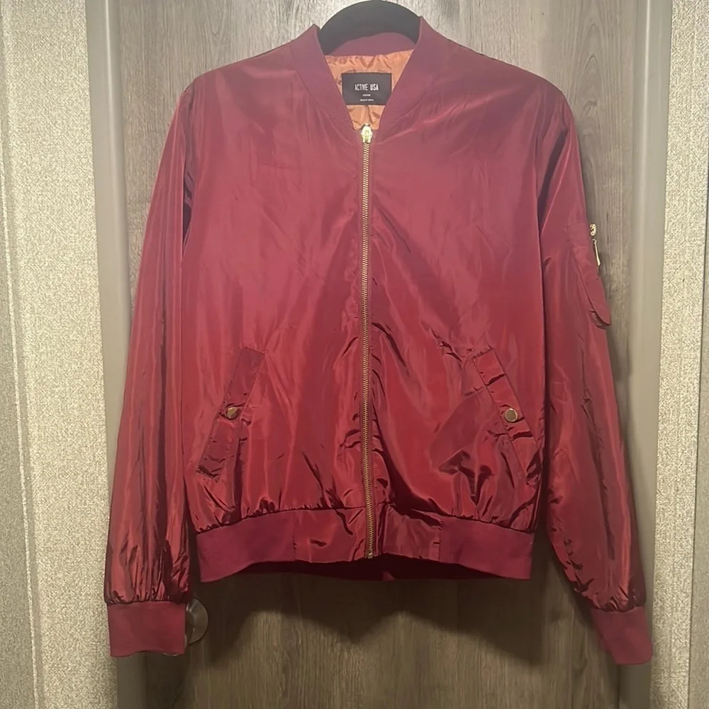 ACTIVE USA Women’s Red Metallic Satin Zip Front‎ Bomber Jacket Medium